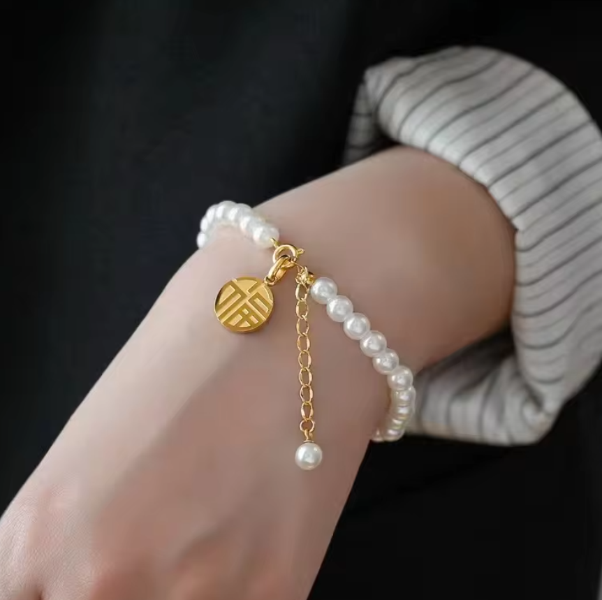 Pearl Bracelet with Gold Coin